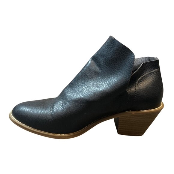 Universal Thread Faux Leather Ankle Boots in Black Size 7 - Picture 1 of 8